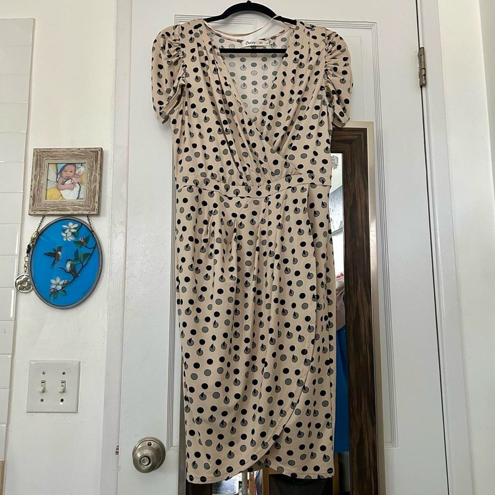 Retro, high waistline, v-neck Midi Dress